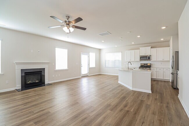 Foto del edificio - 1613 Swallow Tail Dr