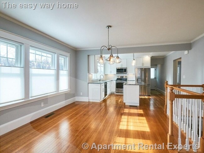Building Photo - Medford Square 4 Bedroom, 3 Bath Condo