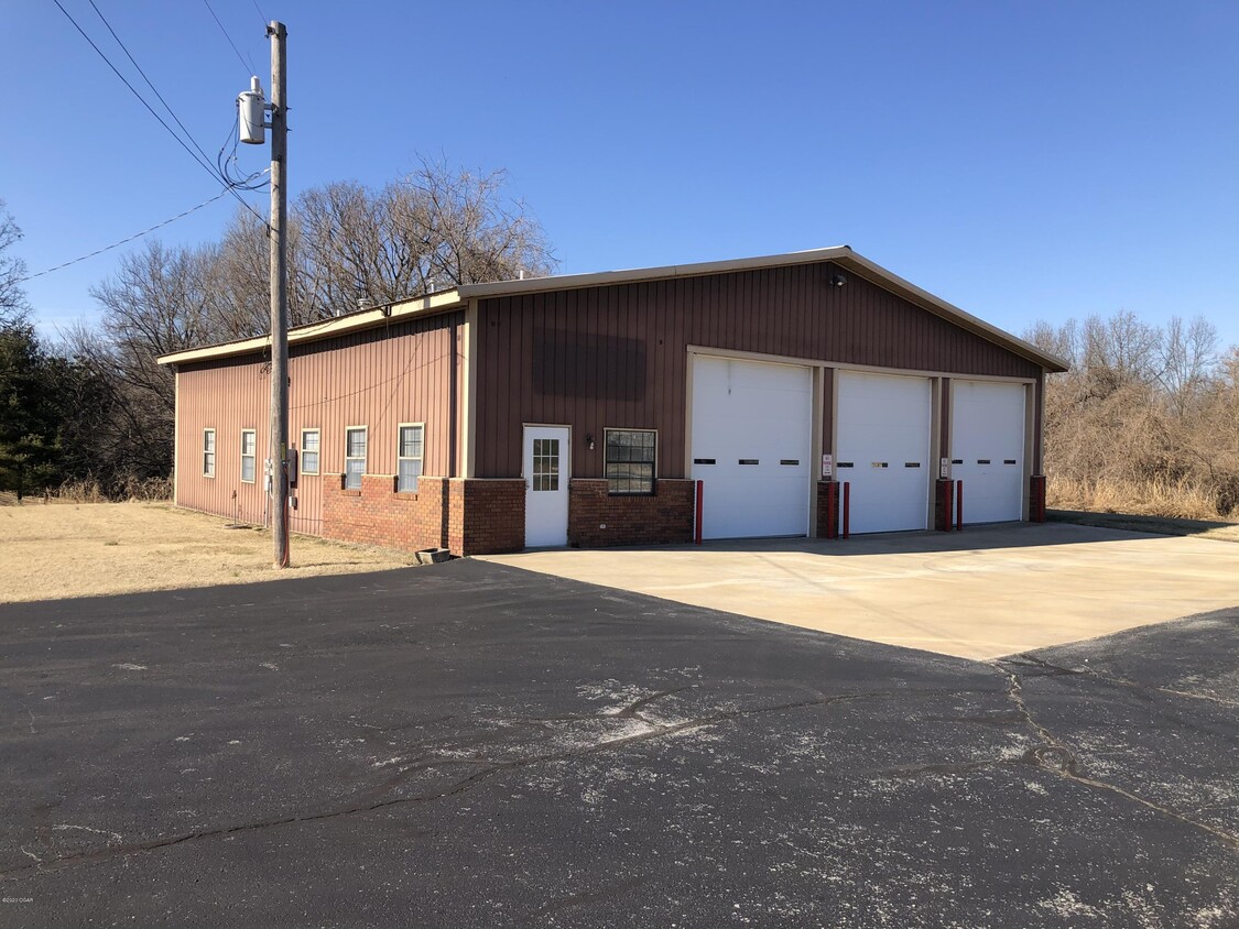 Primary Photo - 5202 S Rangeline Rd