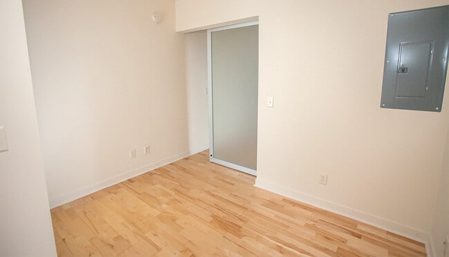 Foto del edificio - 242 E Water St