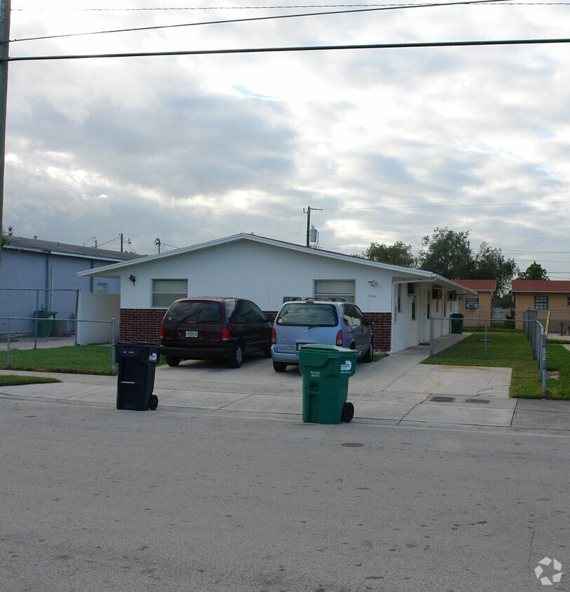 Primary Photo - 10764 SW 7th St