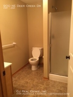 Building Photo - 900 NE Deer Creek Dr