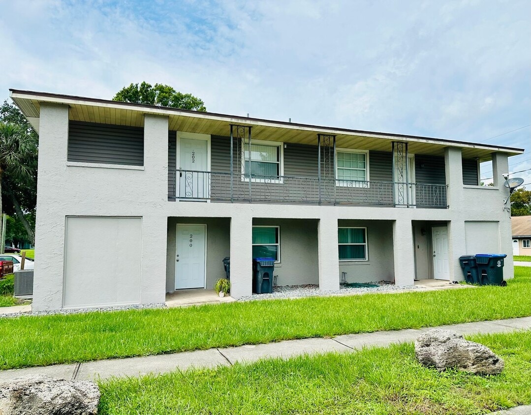 Primary Photo - 202 N Grannis Ave