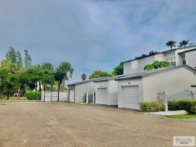 Foto del edificio - 322 McFadden Dr