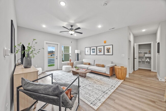 Building Photo - The Enclave