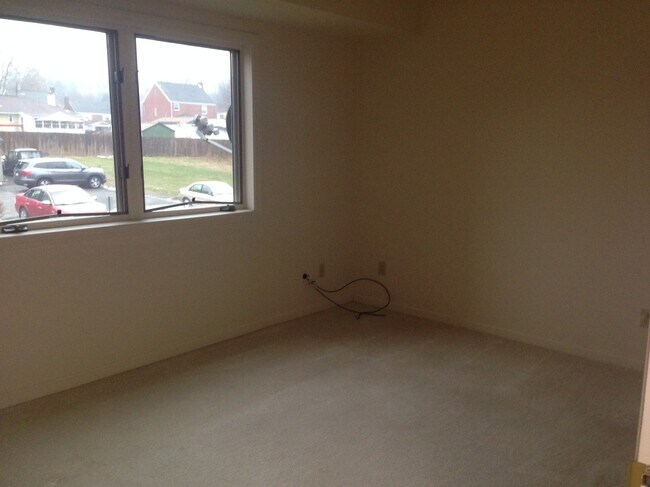 Dormitorio - 1629 Edgewood Ave