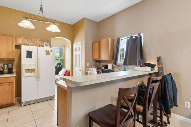 Foto del edificio - Spacious 3-Bedroom Home with Bonus Room Ne...