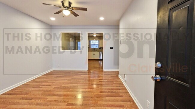 Foto del edificio - 1042 Waterford Cir