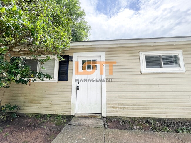 Building Photo - 10 Montis Dr