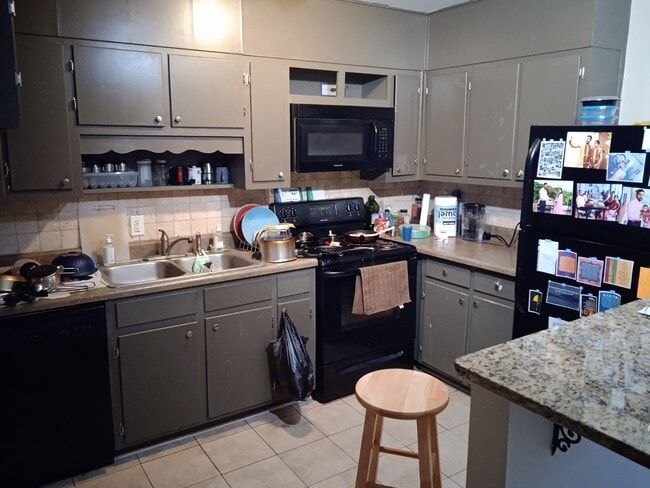 Kitchen - 1617 13th Ave S