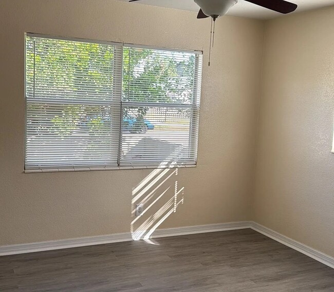 Building Photo - 2521 18th Ave S