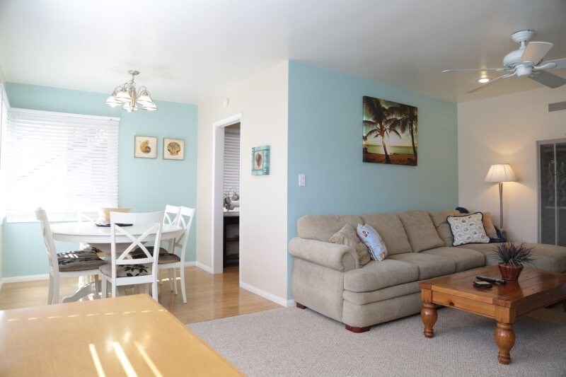 Plano de planta abierto en la sala de estar - 1440 Pacific Beach Dr