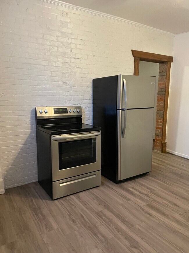 ALL APPLIANCES IN KITCHEN - 316 Broadway Ave