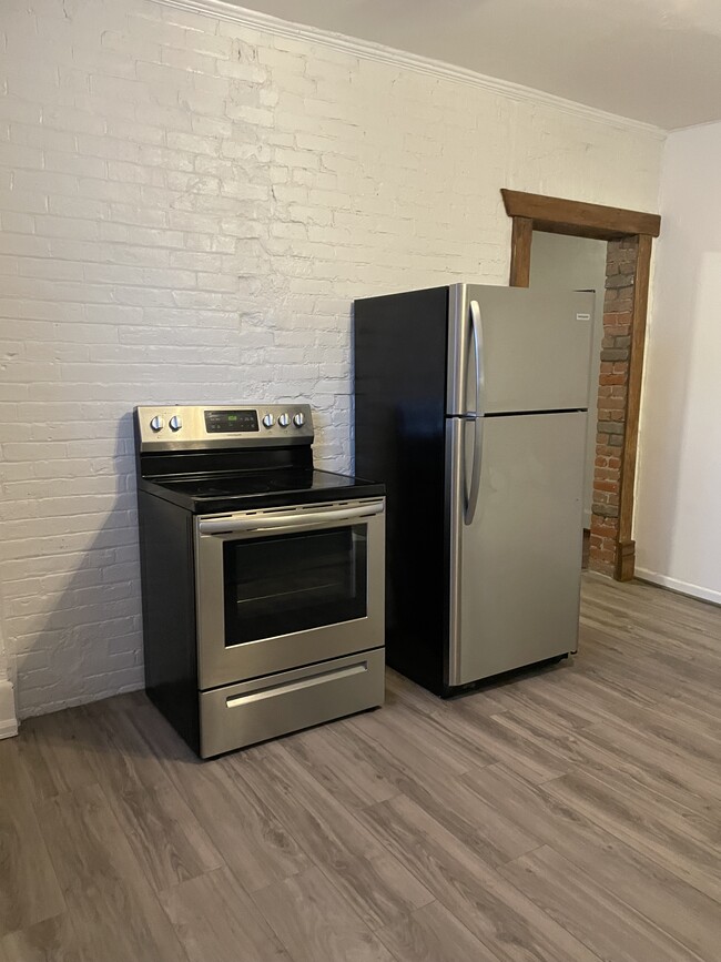 ALL APPLIANCES IN KITCHEN - 316 Broadway Ave
