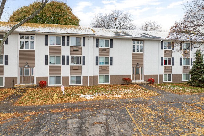 Building Photo - Wedgewood West