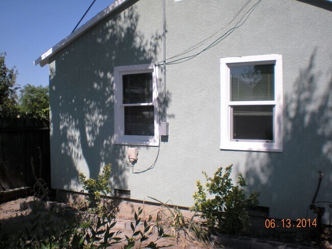 Foto del edificio - 553 W Whittier Ave