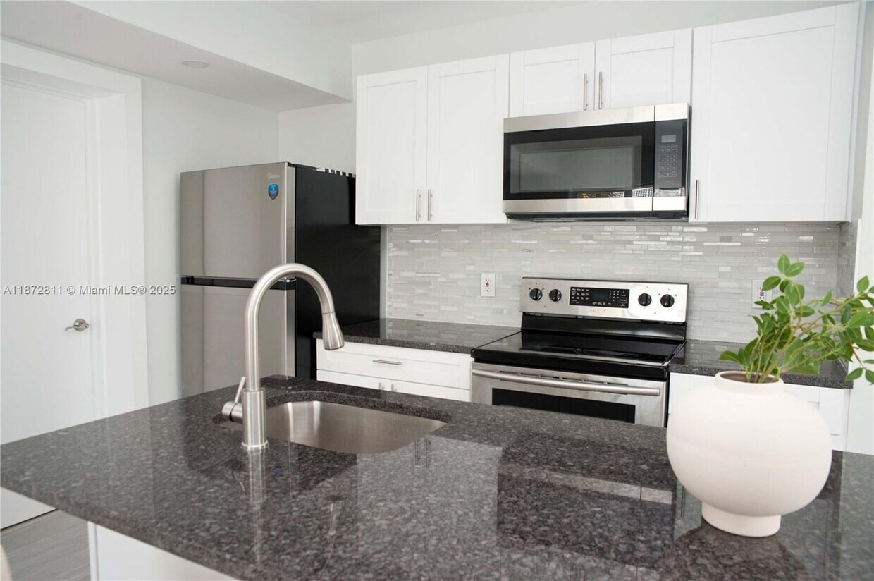 Foto principal - 4051 N Ocean Dr