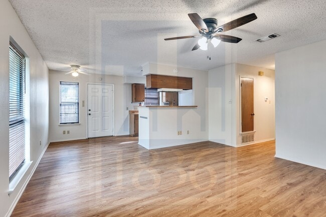 Foto del edificio - 3002 Breeze Terrace
