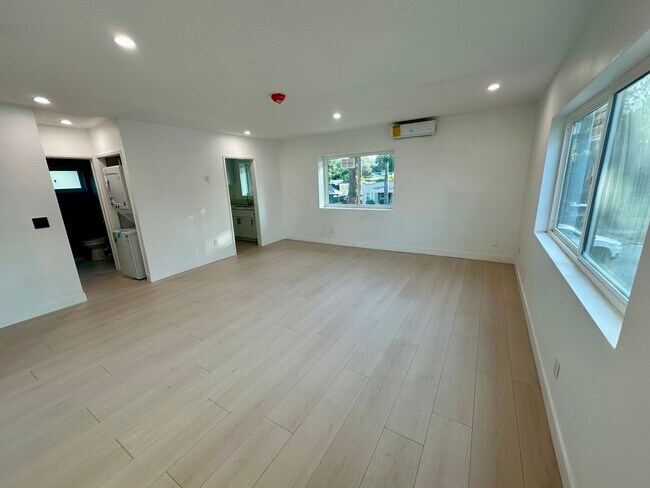 Foto del edificio - 4123 Edenhurst Ave