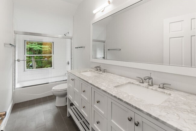 Building Photo - 11 Summer St