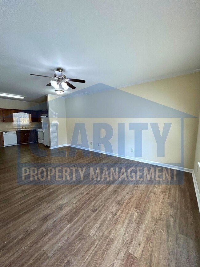 Foto del edificio - Conveniently located 2 bedroom townhome!
