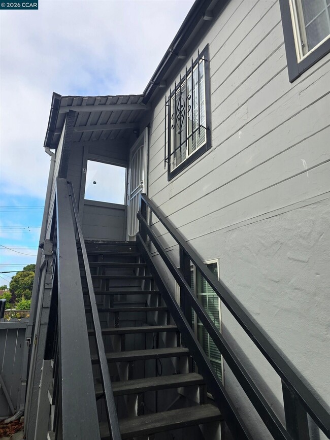 Foto del edificio - 2347 Roosevelt Ave