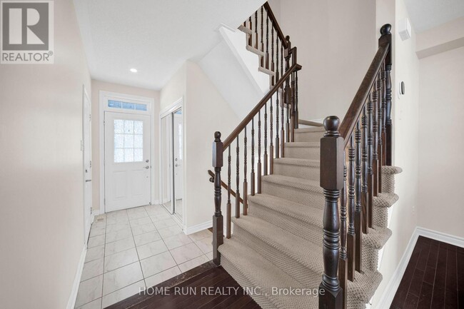 Building Photo - 957 Messor Cres