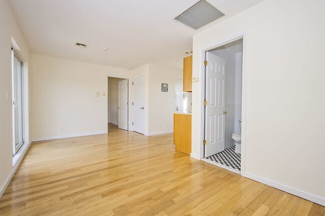 Building Photo - 1087 Dekalb Ave