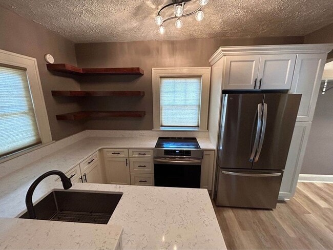 Building Photo - 600 W 26th St