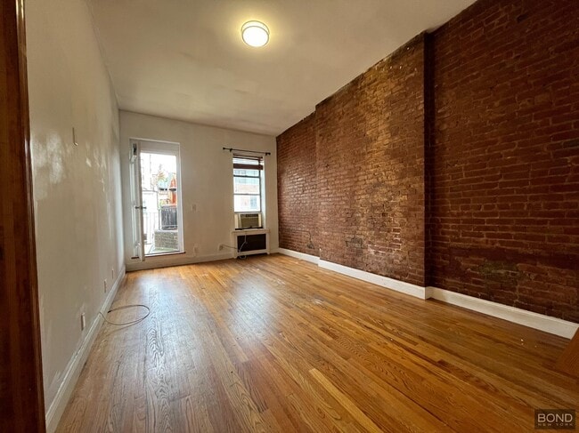 Foto del edificio - 31 W 75th St