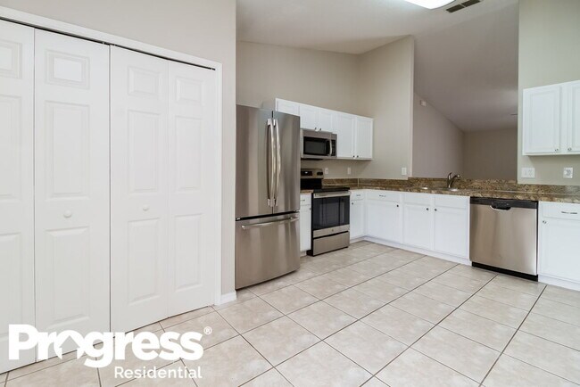 Building Photo - 2107 Fennell St