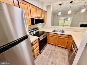 Building Photo - 214 Fernwood Pl