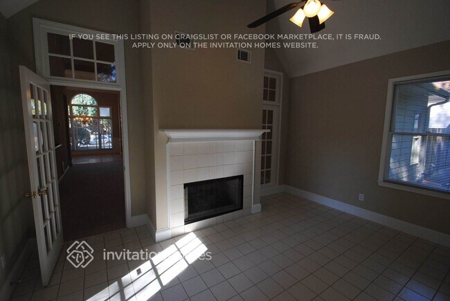 Building Photo - 2025 Fairway Cl Terrace