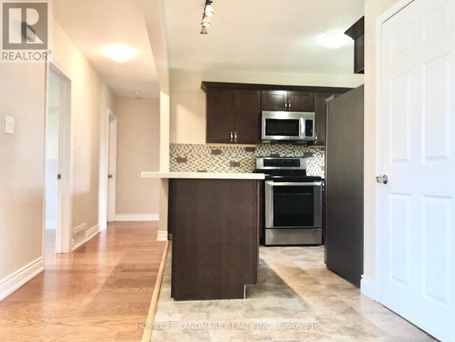 Building Photo - MAIN - 529 THIRD LINE