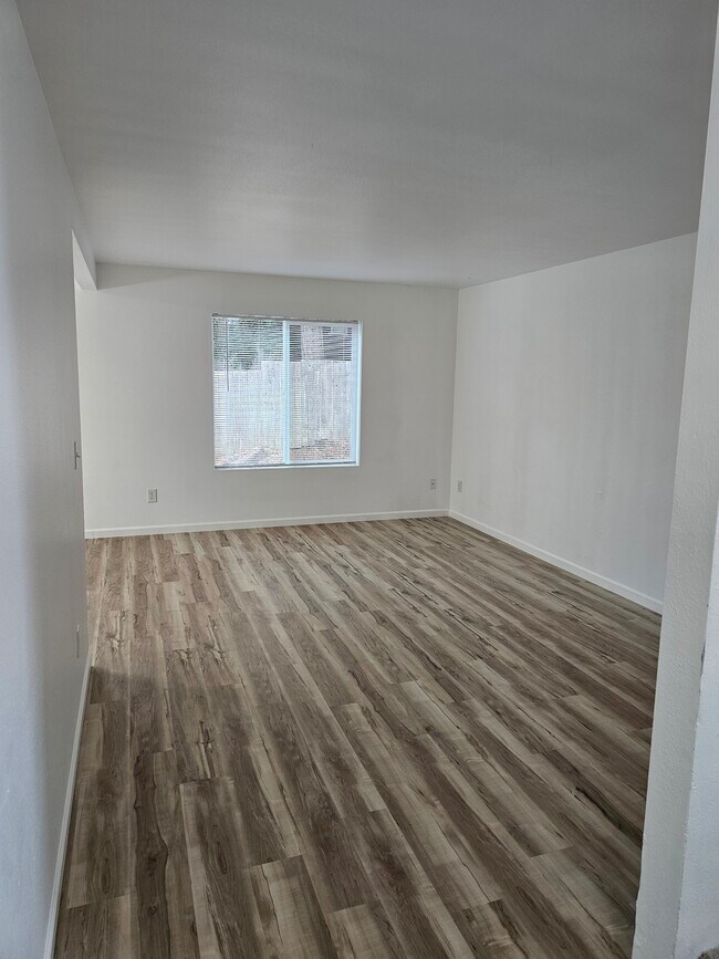 Foto del edificio - 2413 Conger Ave NW