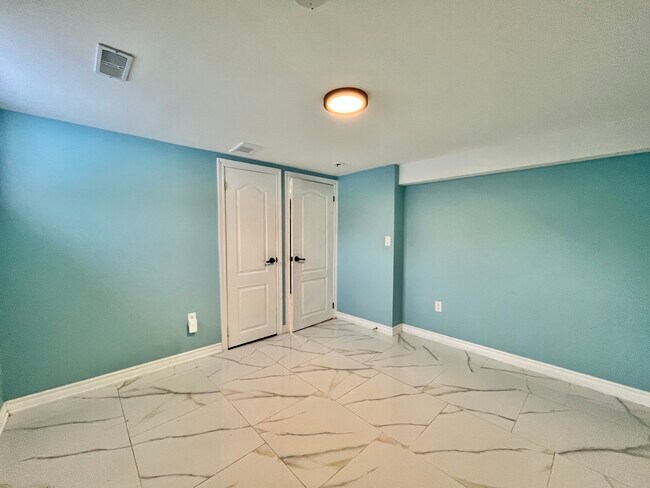 Photo du bâtiment - 1 BED - 1 BATH - OSHAWA - BASEMENT