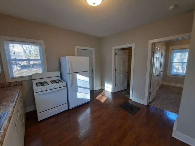 Building Photo - 3814 8th Pl