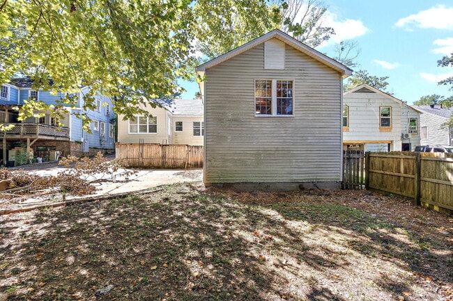 Building Photo - FURNISHED in Fondren!