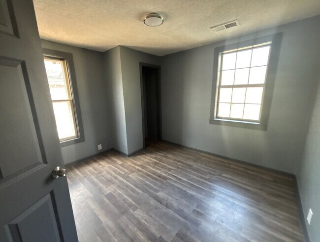 Foto del edificio - 1372 Orgill Ave
