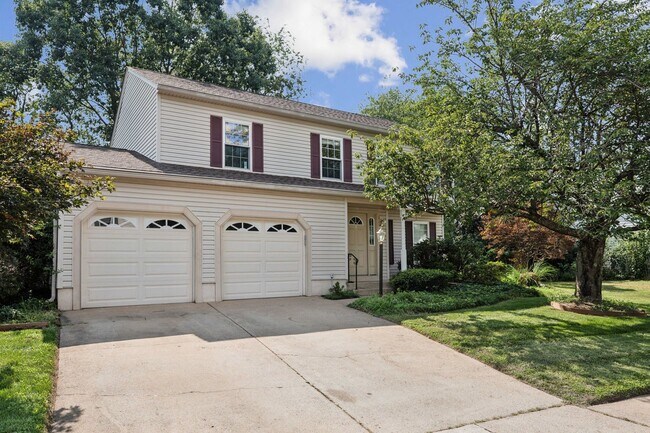 Foto del edificio - Beautifully maintained and move-in ready b...