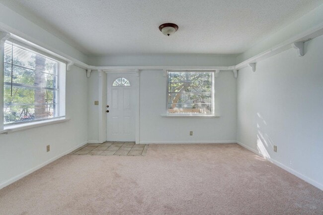 Building Photo - 700 N Hepburn Ave