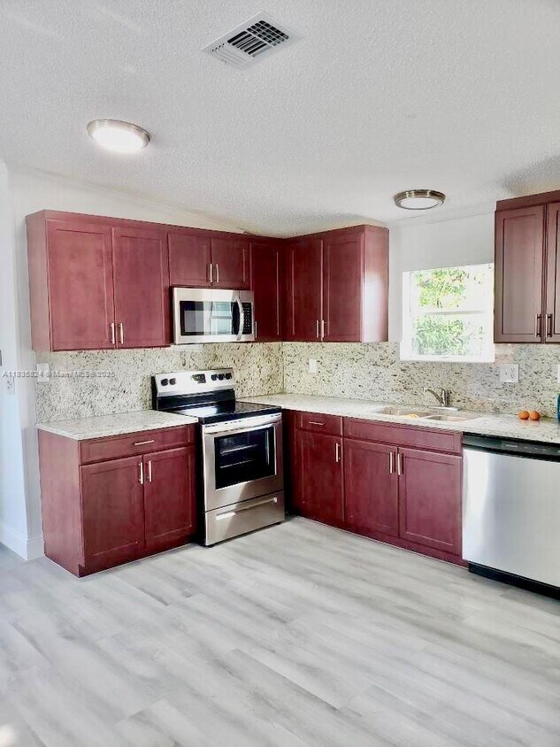Foto principal - 220 NE 12th Ave