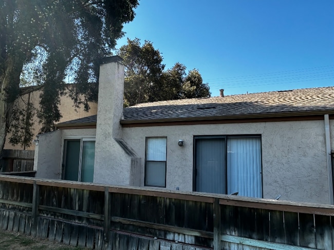 Building Photo - 3039 Plaza Leonardo