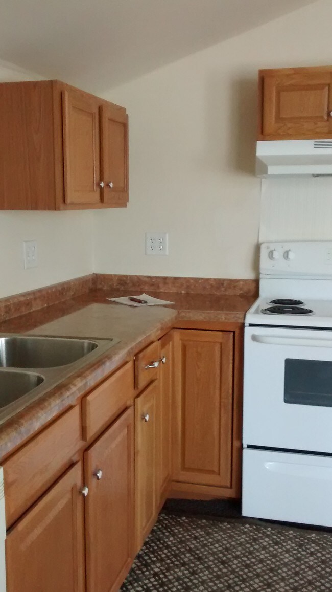 Kitchen - 809 E 14th St