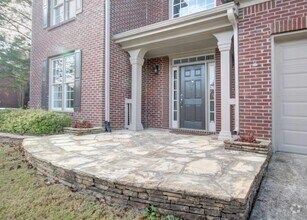 Building Photo - 1050 Knoll Terrace