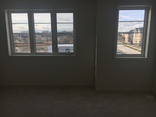 Building Photo - BRIGHT AND SPACIOUS 4-BDRM NORTH OSHAWA TO...