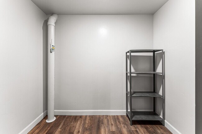 Foto del edificio - 1360 Yank St