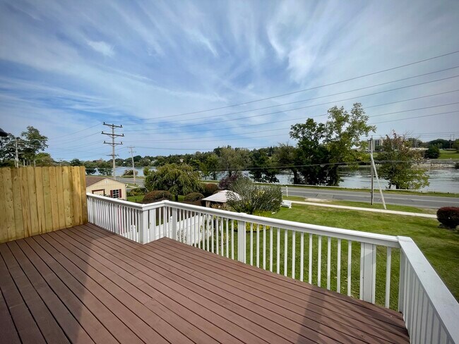 Back Deck - 6 Pond Path