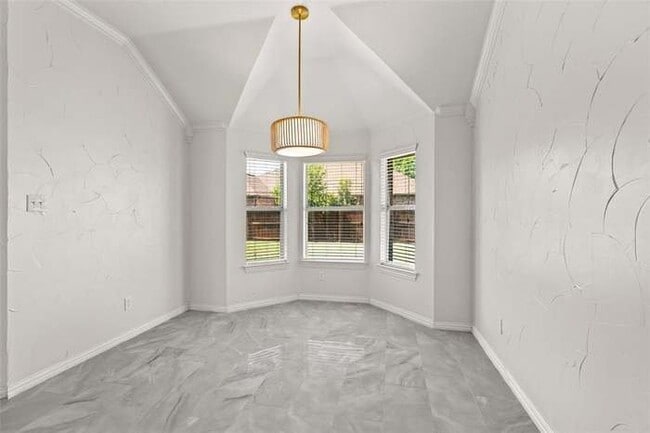Building Photo - 7033 Ridge Crest Dr