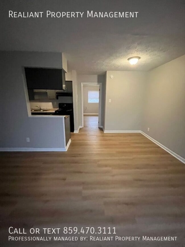 Building Photo - 2021 Cambridge Dr